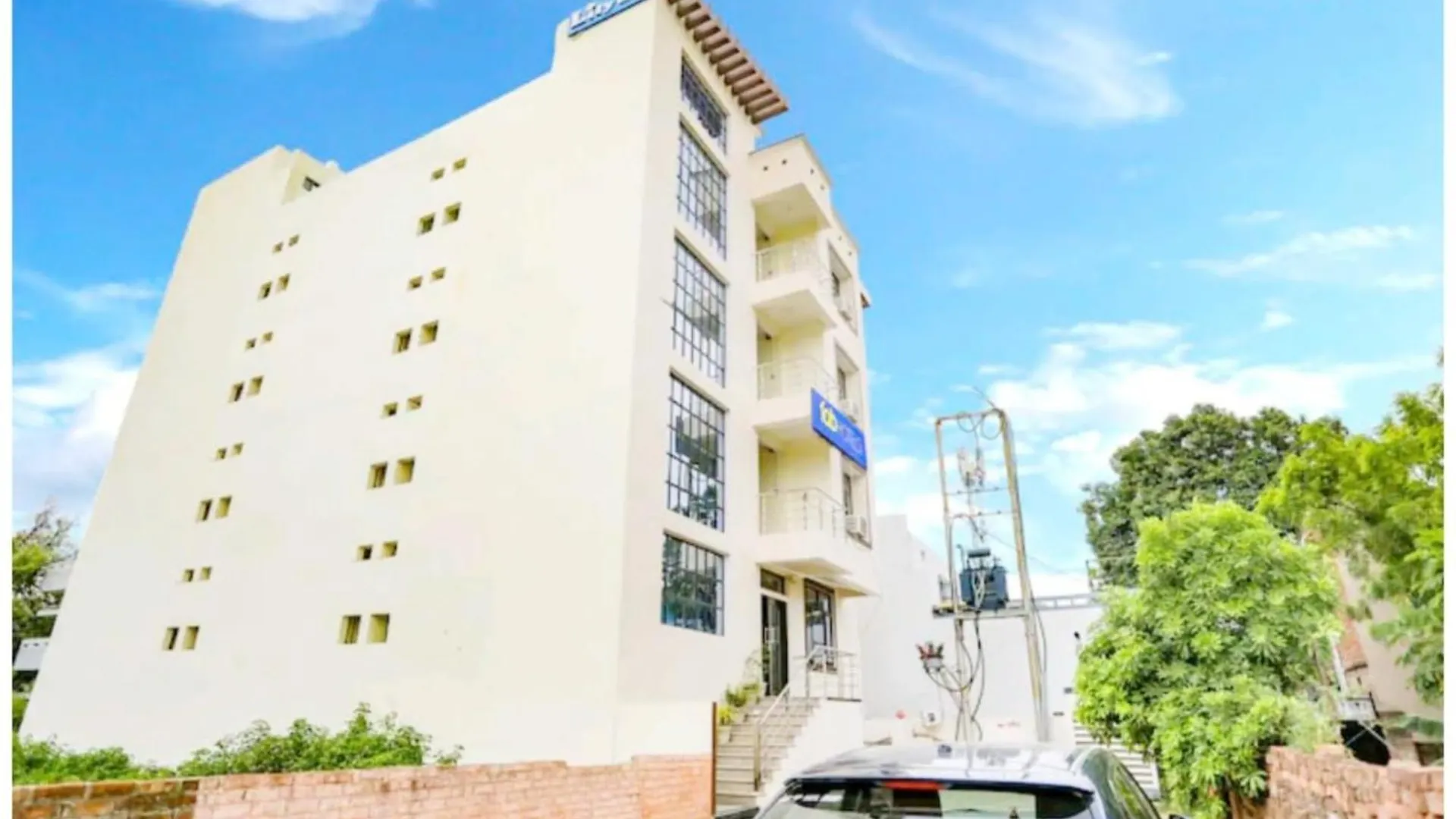 Hotel !Kashi Heaven Bhu! Best Location Near Shree Kashi Vishwanath Temple - Providing Fully Air Conditioned Rooms Βαρανάσι Ινδία