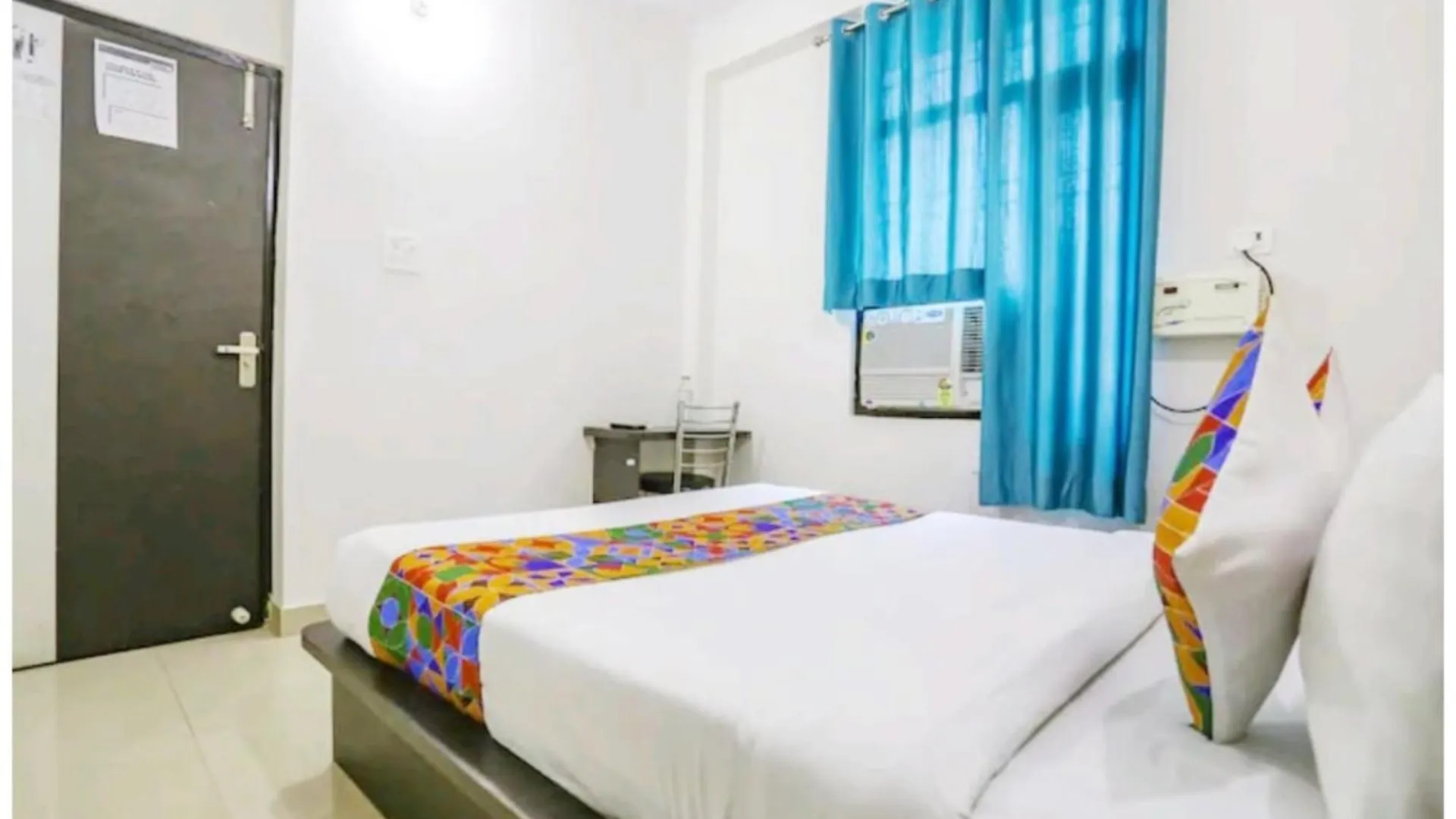 Hotel !Kashi Heaven Bhu! Best Location Near Shree Kashi Vishwanath Temple - Providing Fully Air Conditioned Rooms Βαρανάσι