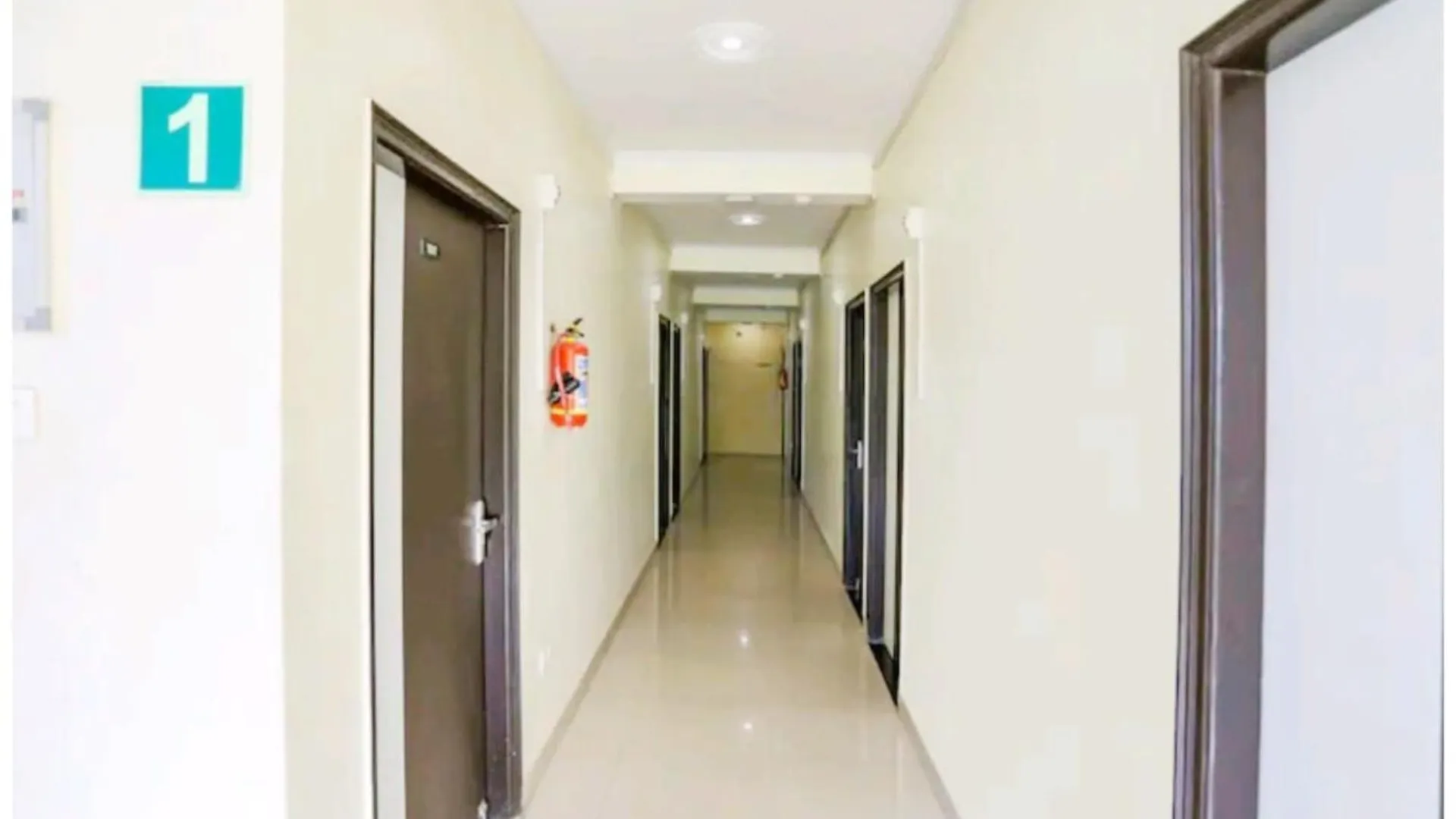 Hotel !Kashi Heaven Bhu! Best Location Near Shree Kashi Vishwanath Temple - Providing Fully Air Conditioned Rooms Βαρανάσι